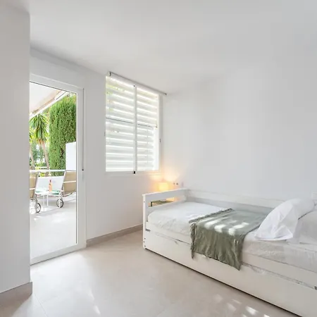 Renovated 2 Bedroom 5 Min Walk To The Daire Marbella