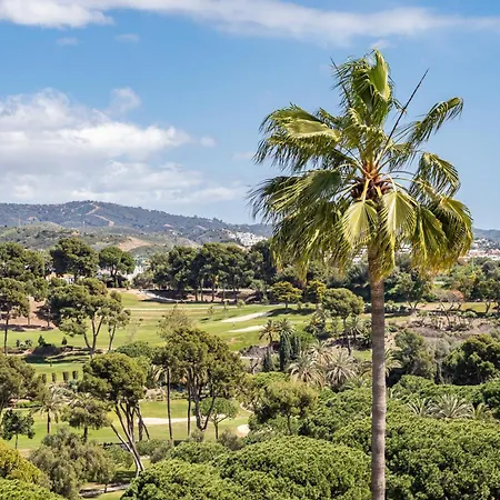 Apartment Renovated 2 Bedroom 5 Min Walk To The *