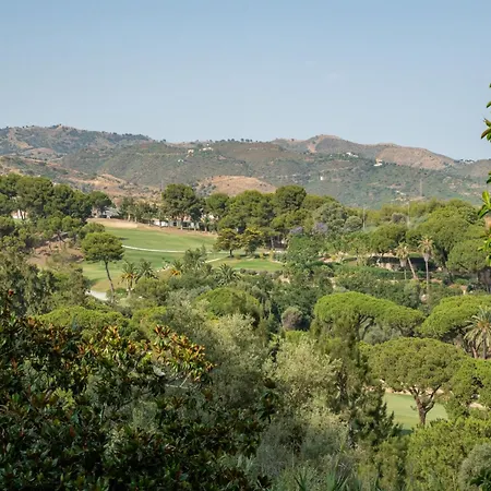 Renovated 2 Bedroom 5 Min Walk To The