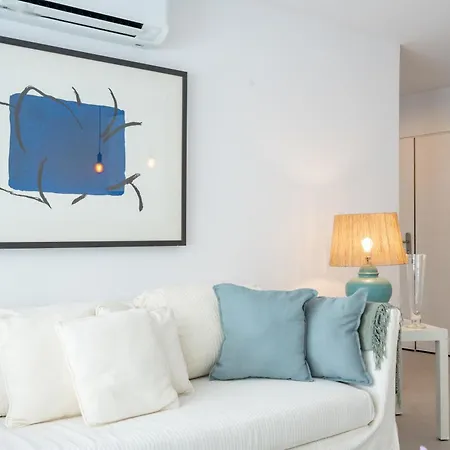 Renovated 2 Bedroom 5 Min Walk To The Apartment *