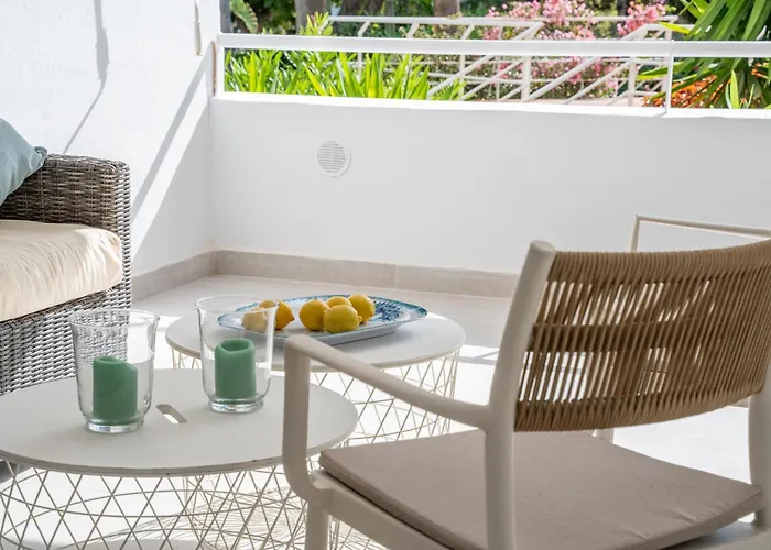 Renovated 2 Bedroom 5 Min Walk To The Marbella