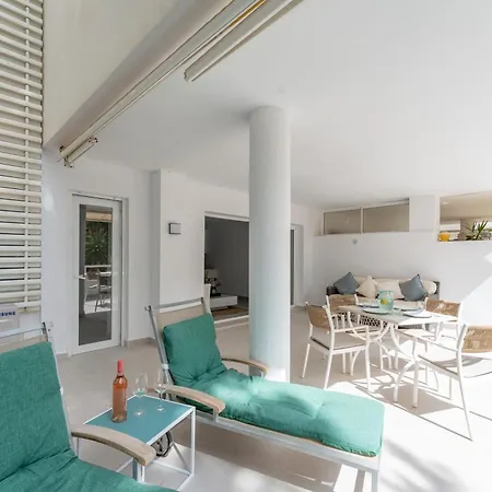 Renovated 2 Bedroom 5 Min Walk To The * ماربيا