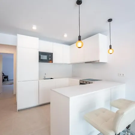 Renovated 2 Bedroom 5 Min Walk To The ماربيا