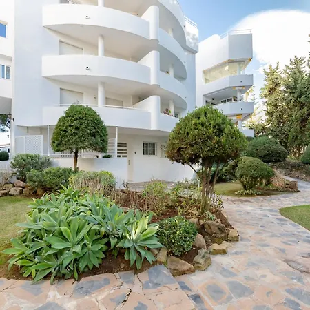 Renovated 2 Bedroom 5 Min Walk To The Apartament Marbella