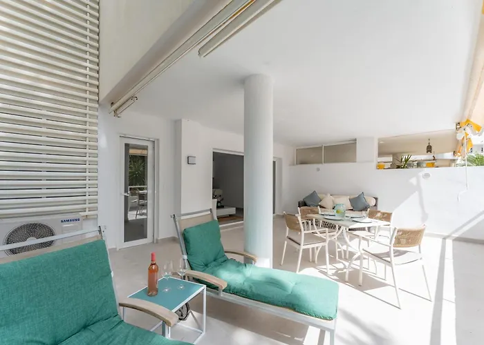 Renovated 2 Bedroom 5 Min Walk To The * Marbella