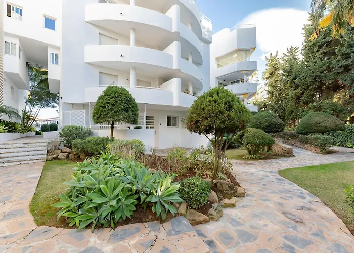 Renovated 2 Bedroom 5 Min Walk To The Apartament Marbella