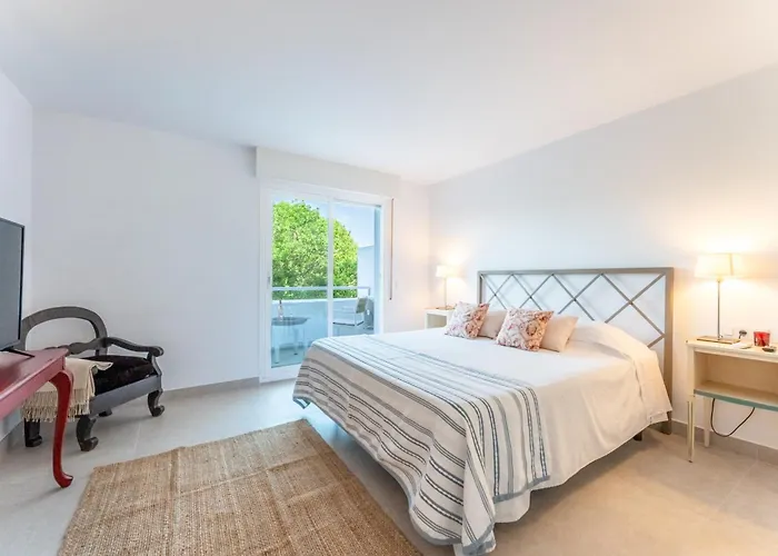 Apartament Renovated 2 Bedroom 5 Min Walk To The